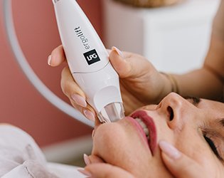 The Glow Renewal Ritual – 30 min | €69 (Weihnachtsangebot)